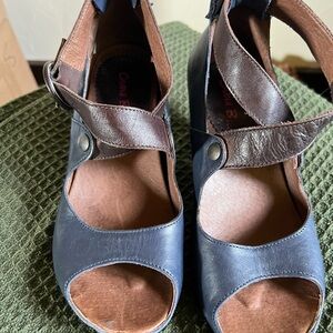 Chanii B. Navy and Brown Leather Heels